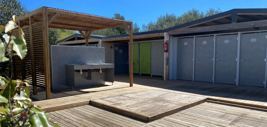 Campsite Les Amandiers is equipped with sanitary facilities.