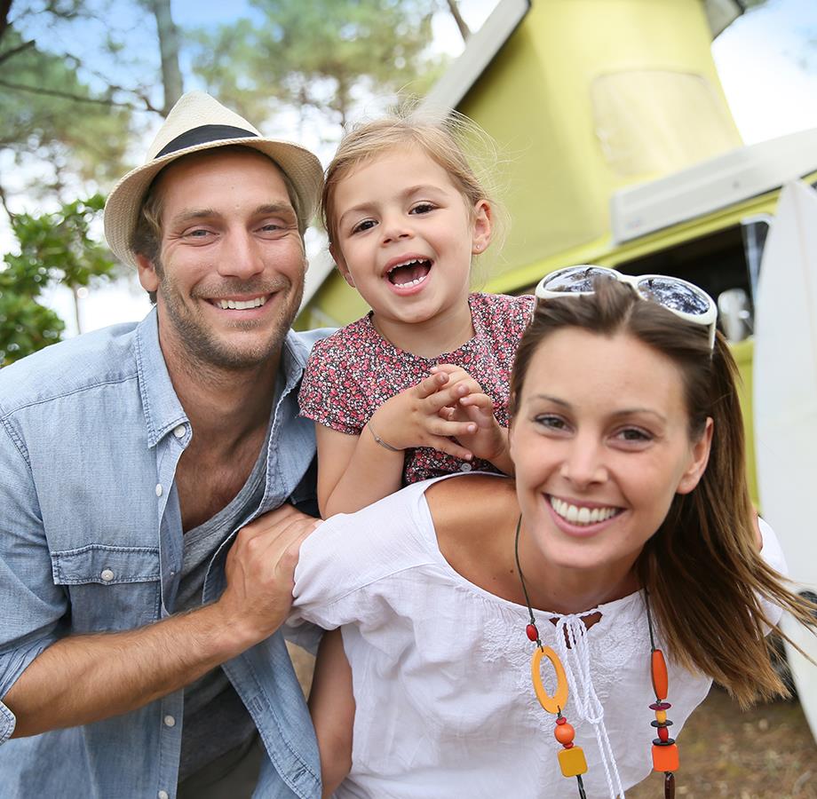 Vacances en famille au camping les Amandiers, et entrez dans un monde ou calme, nature et détente sont présents.