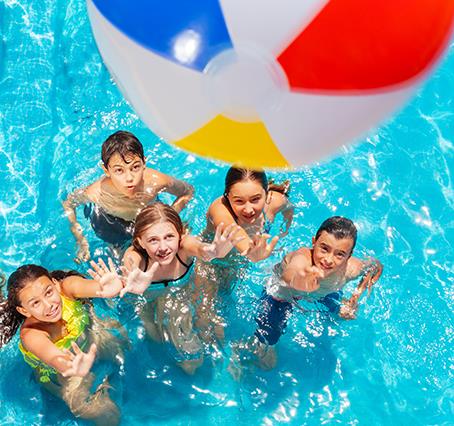 Neem een duik in het schitterende waterpark van camping Les Amandiers in de Hérault