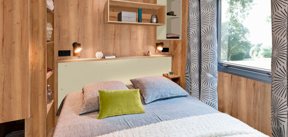 De slaapkamer van de 6-persoons mobile home Syrah, te huur op camping Les Amandiers in Hérault