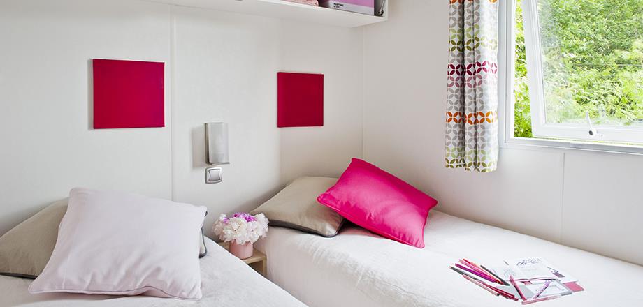 Habitación con 2 camas separadas del mobil home Tendancia para 4/6 personas