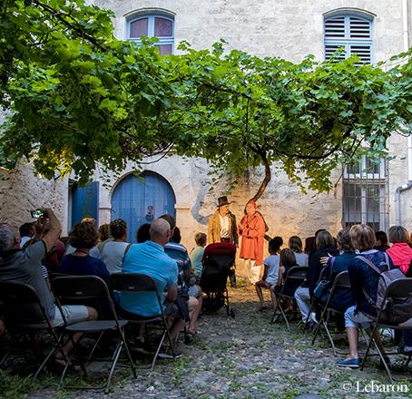 Pézenas is situated in the surroundings of les Amandiers campsite.