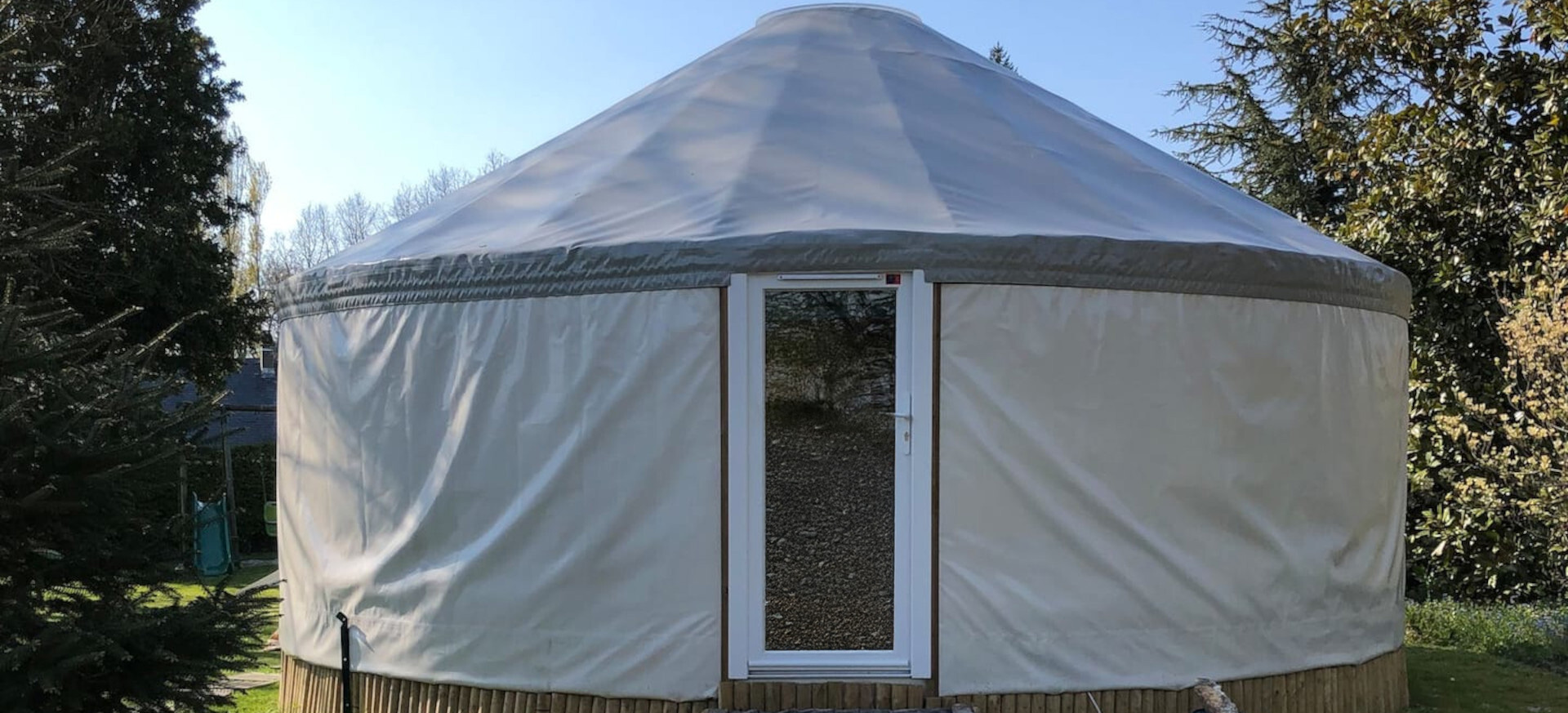 Séjour de la Yourte, en location hébergement insolite au camping les Amandiers près de Pézenas