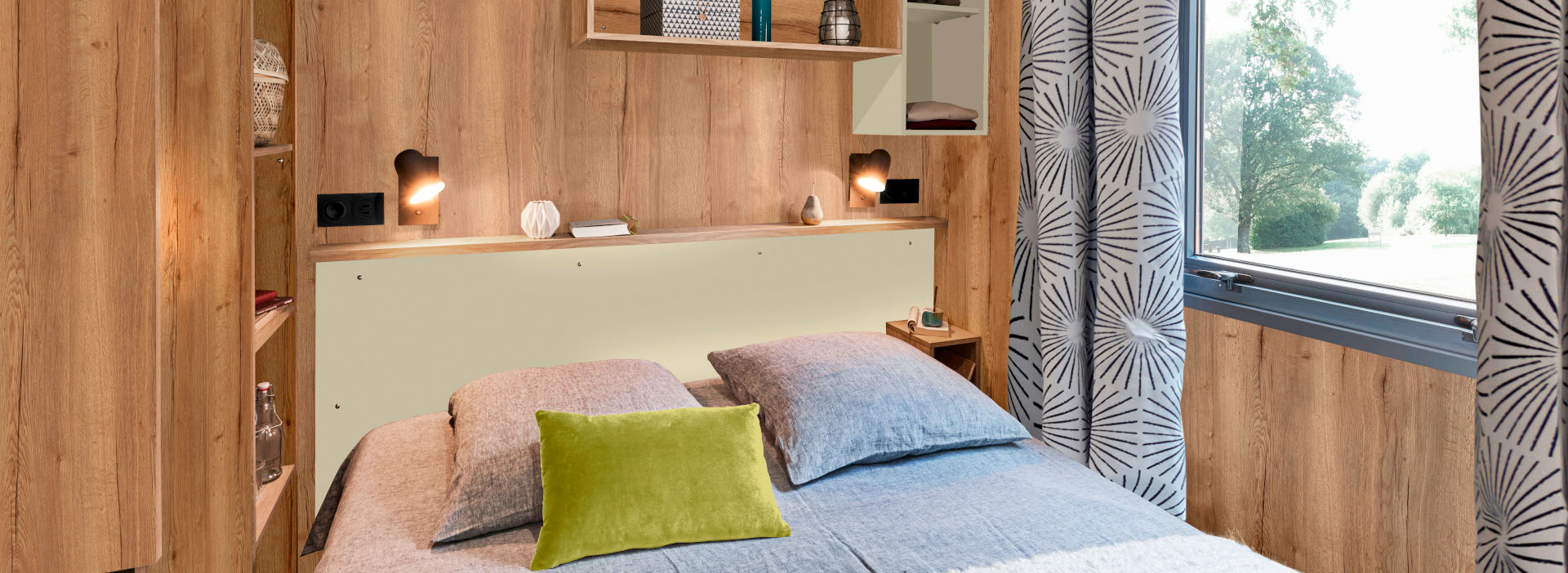 Chambre du mobil-home Syrah, en location au camping les Amandiers près de Pézenas