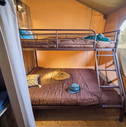 Children's room of the Kenya tent, in rental unusual accommodation at camping les Amandiers in the Hérault